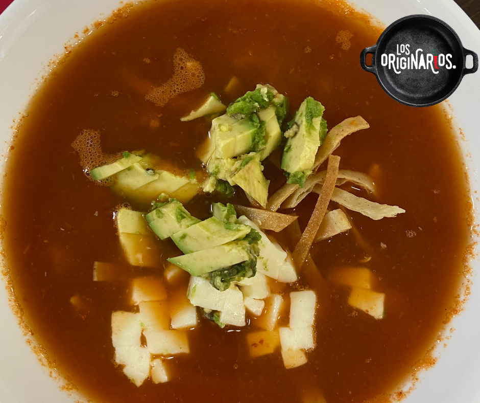 Sopa colorada de tortilla